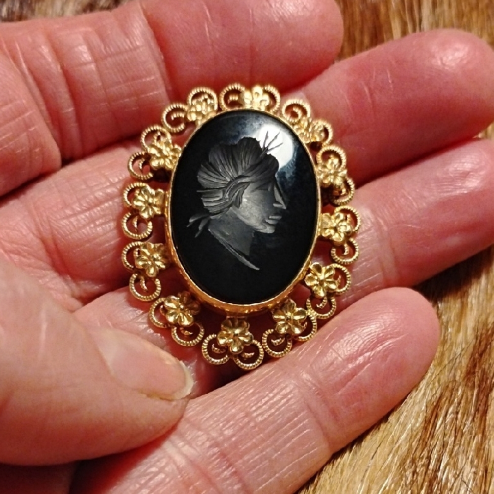 Gold Filled And Glass Cameo Pin
